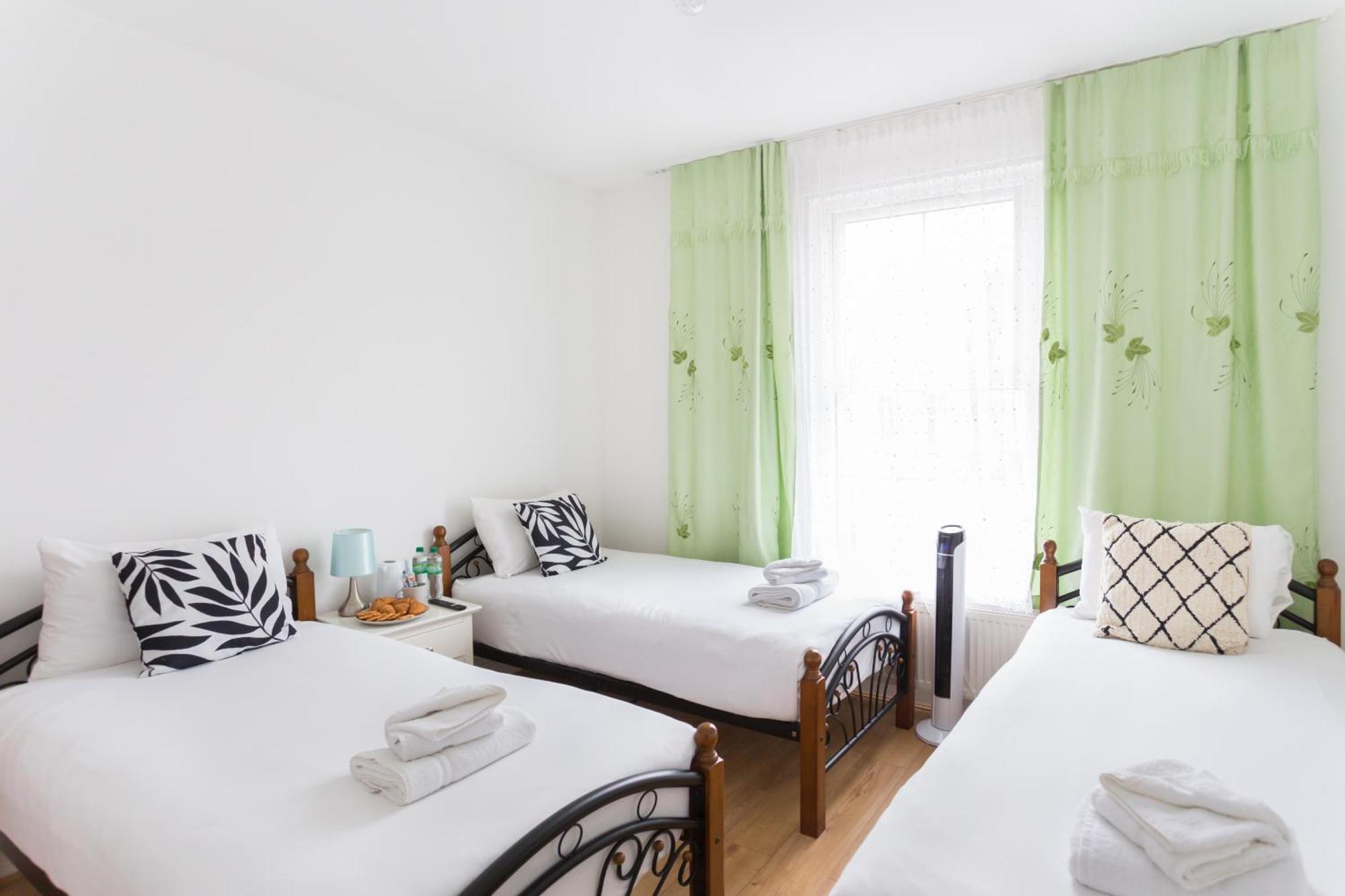 Wood Green Budget Rooms - Next To Mall & Metro Station - 10 Min To City Center Лондон Екстериор снимка
