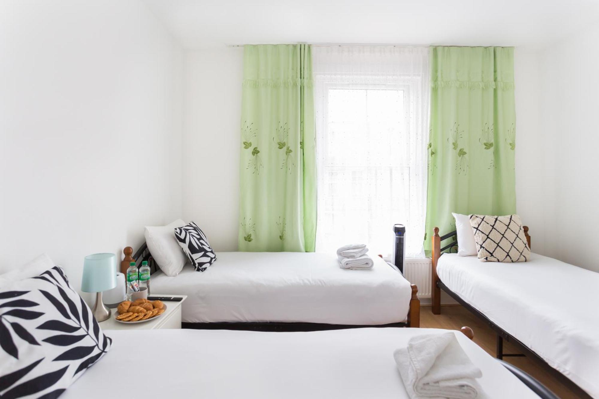 Wood Green Budget Rooms - Next To Mall & Metro Station - 10 Min To City Center Лондон Екстериор снимка
