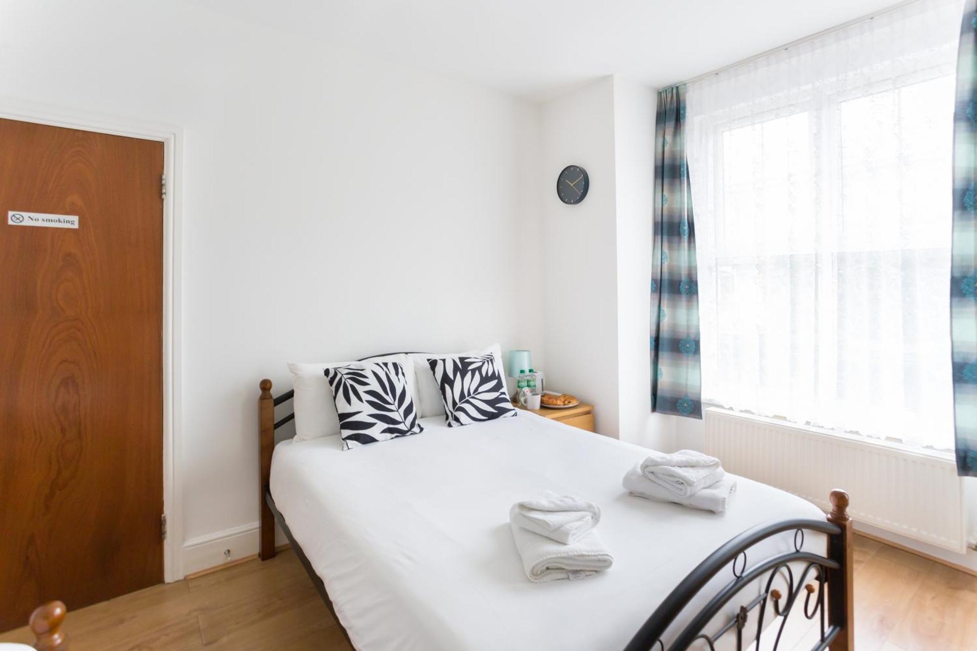 Wood Green Budget Rooms - Next To Mall & Metro Station - 10 Min To City Center Лондон Екстериор снимка