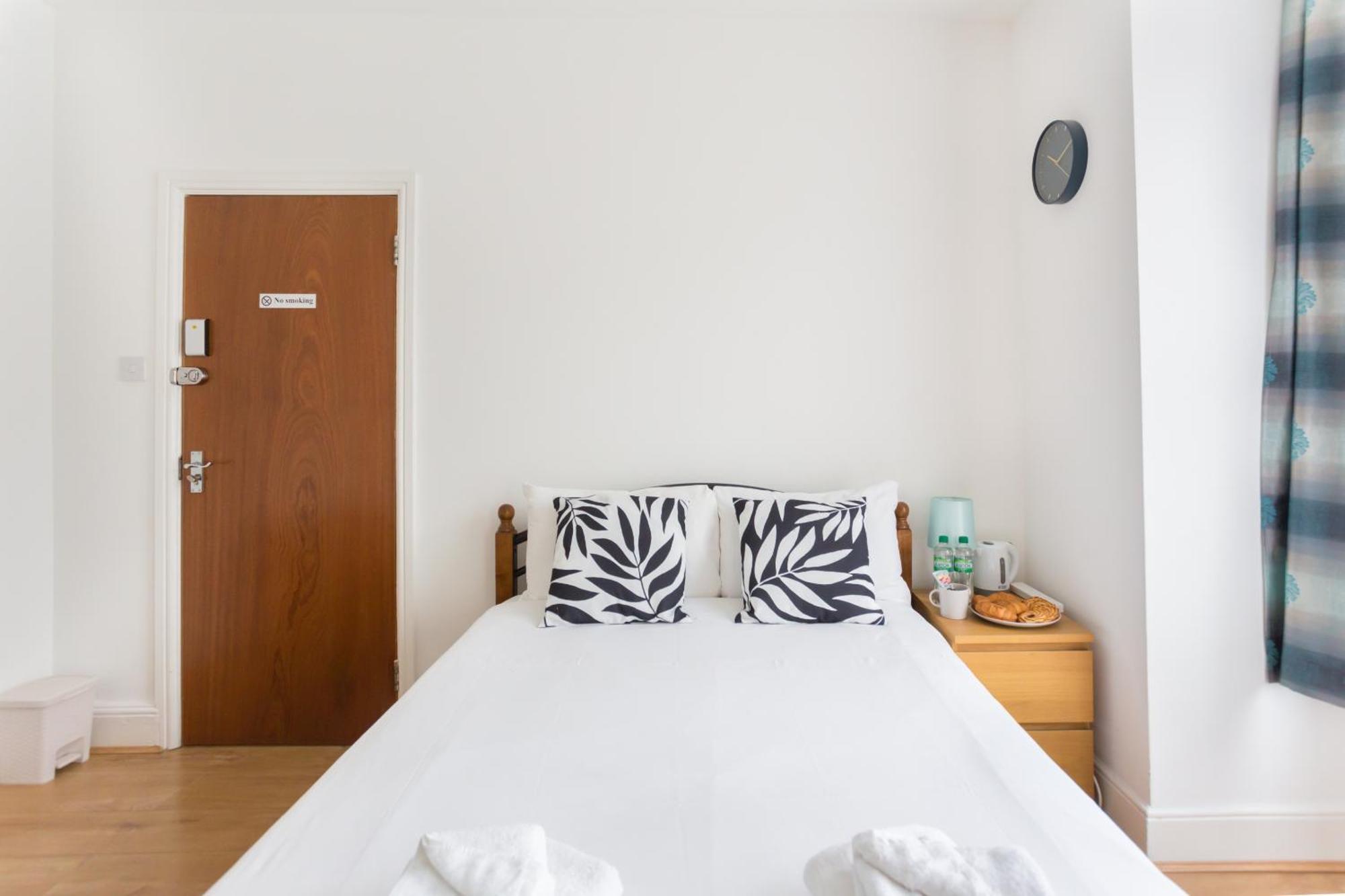 Wood Green Budget Rooms - Next To Mall & Metro Station - 10 Min To City Center Лондон Екстериор снимка