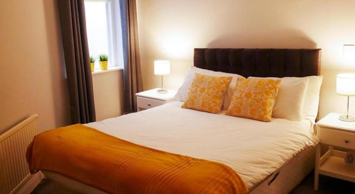 Wood Green Budget Rooms - Next To Mall & Metro Station - 10 Min To City Center Лондон Екстериор снимка