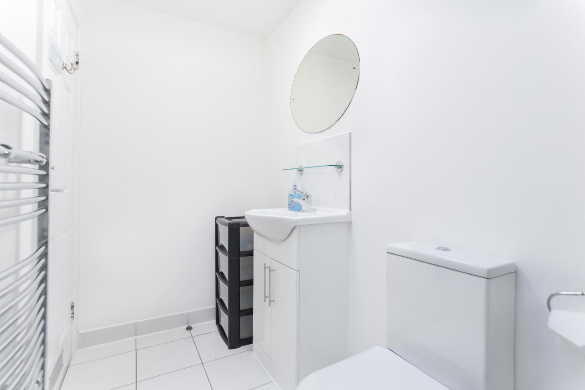 Wood Green Budget Rooms - Next To Mall & Metro Station - 10 Min To City Center Лондон Екстериор снимка
