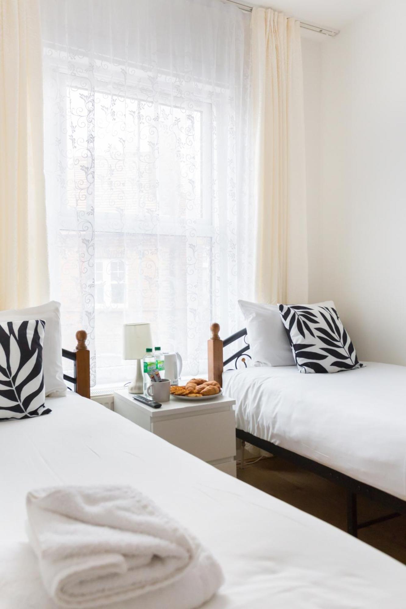 Wood Green Budget Rooms - Next To Mall & Metro Station - 10 Min To City Center Лондон Екстериор снимка
