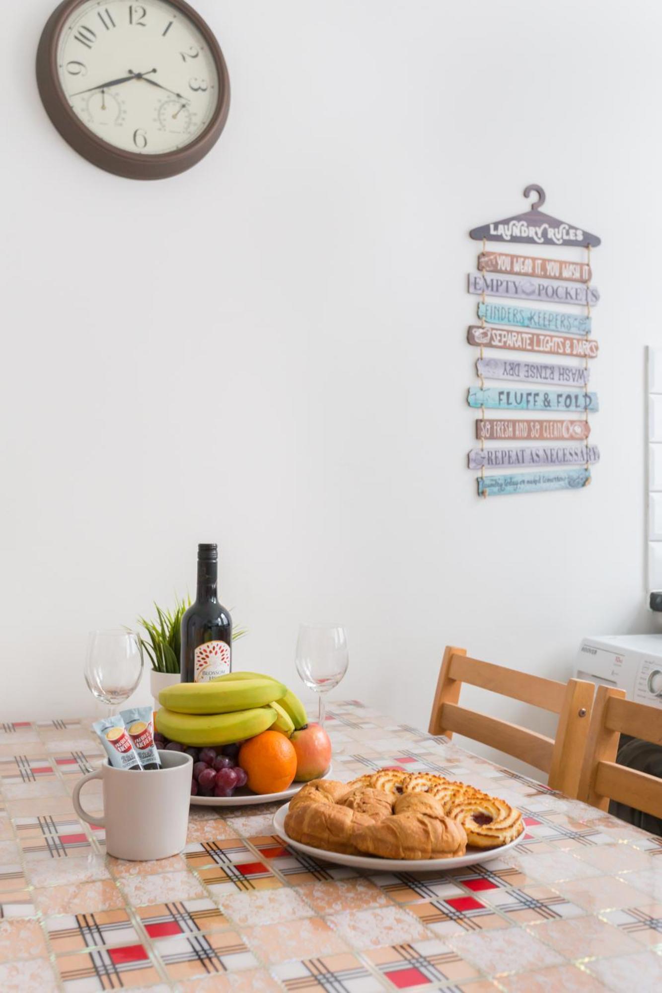 Wood Green Budget Rooms - Next To Mall & Metro Station - 10 Min To City Center Лондон Екстериор снимка