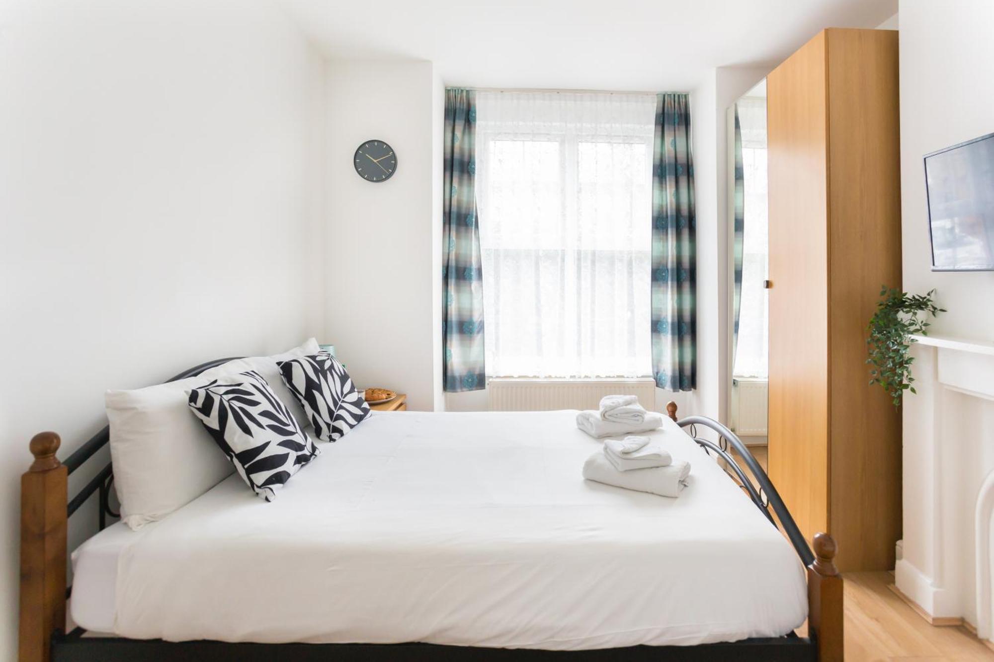 Wood Green Budget Rooms - Next To Mall & Metro Station - 10 Min To City Center Лондон Екстериор снимка