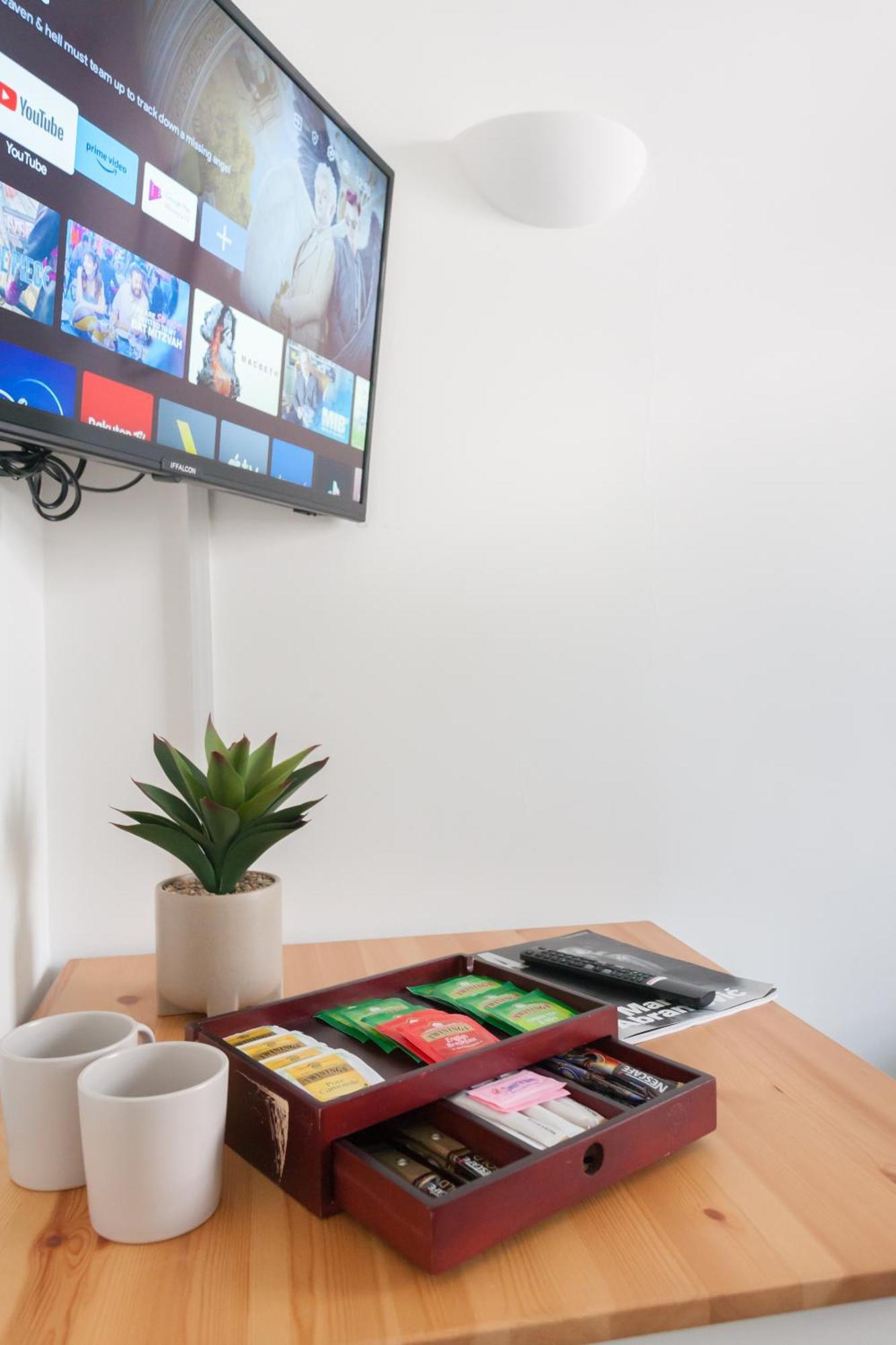 Wood Green Budget Rooms - Next To Mall & Metro Station - 10 Min To City Center Лондон Екстериор снимка
