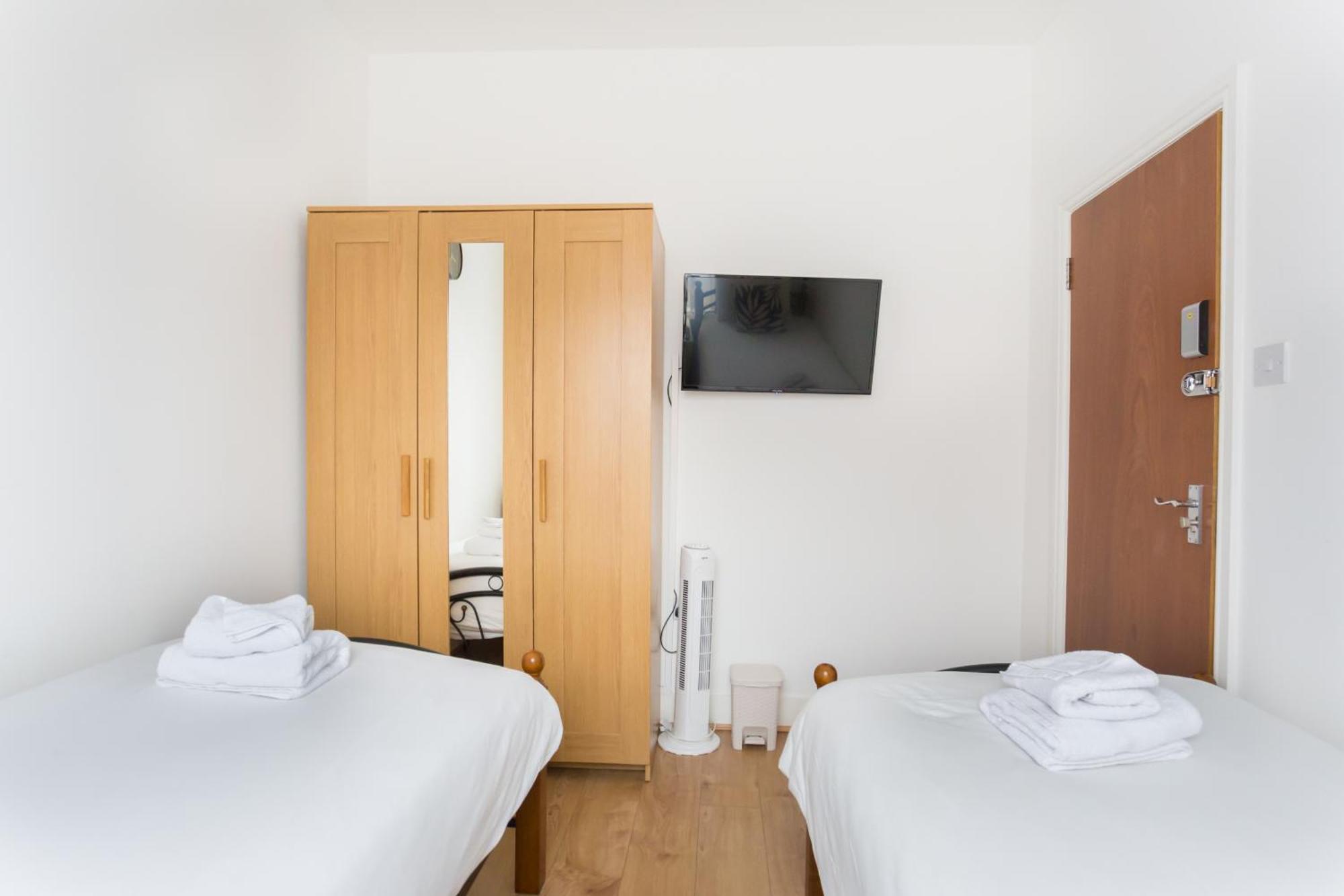 Wood Green Budget Rooms - Next To Mall & Metro Station - 10 Min To City Center Лондон Екстериор снимка