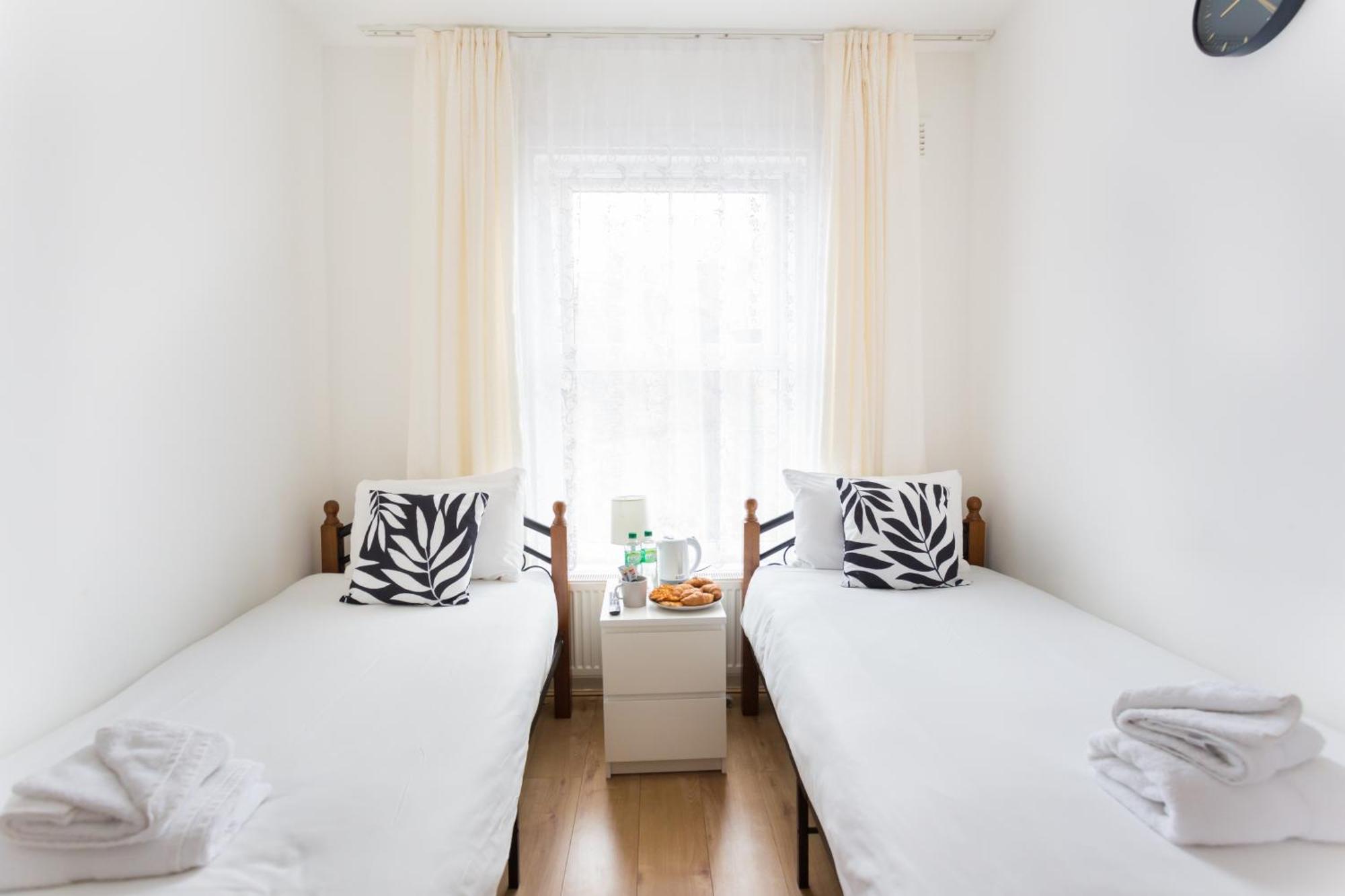 Wood Green Budget Rooms - Next To Mall & Metro Station - 10 Min To City Center Лондон Екстериор снимка