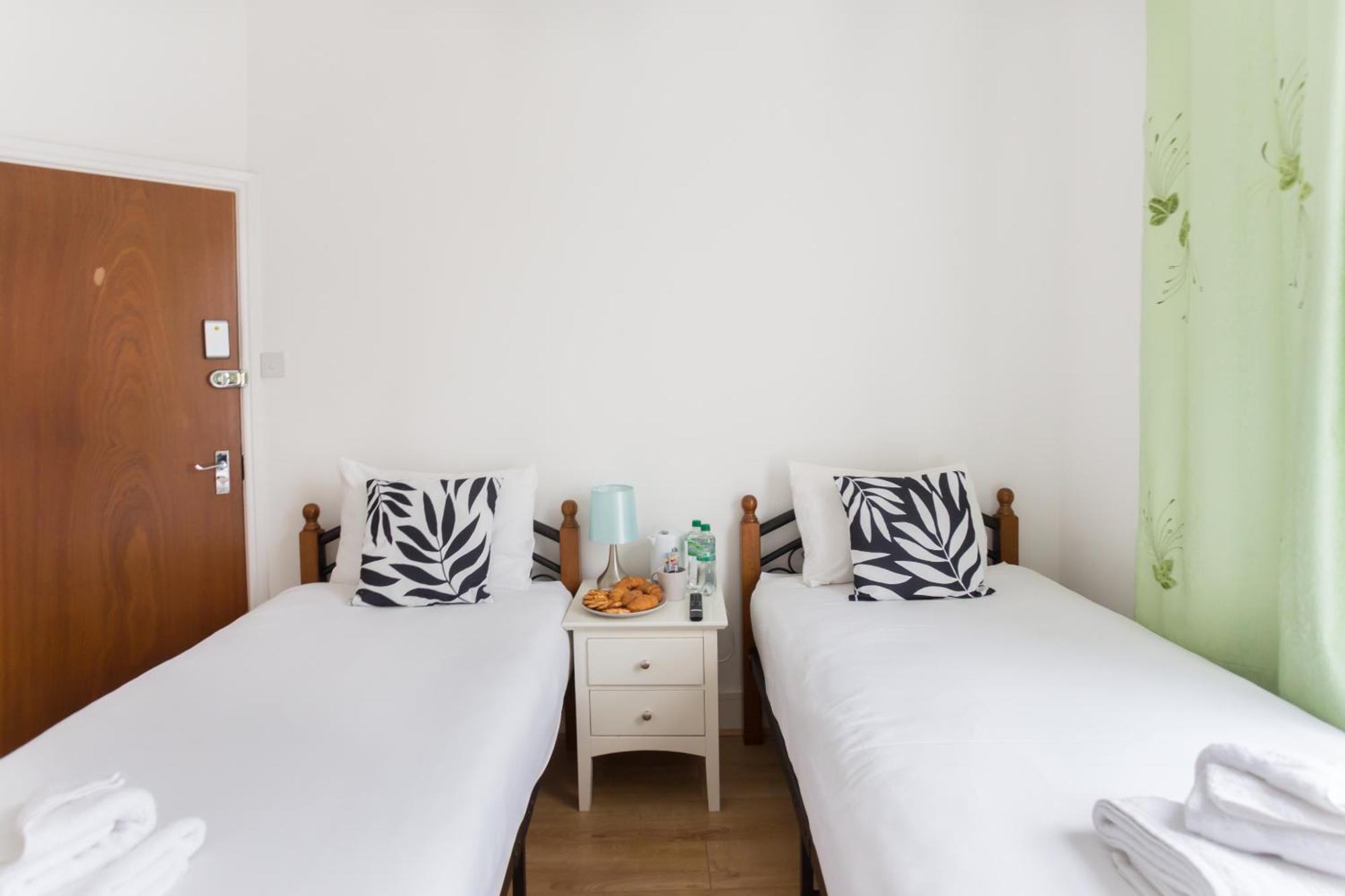 Wood Green Budget Rooms - Next To Mall & Metro Station - 10 Min To City Center Лондон Екстериор снимка
