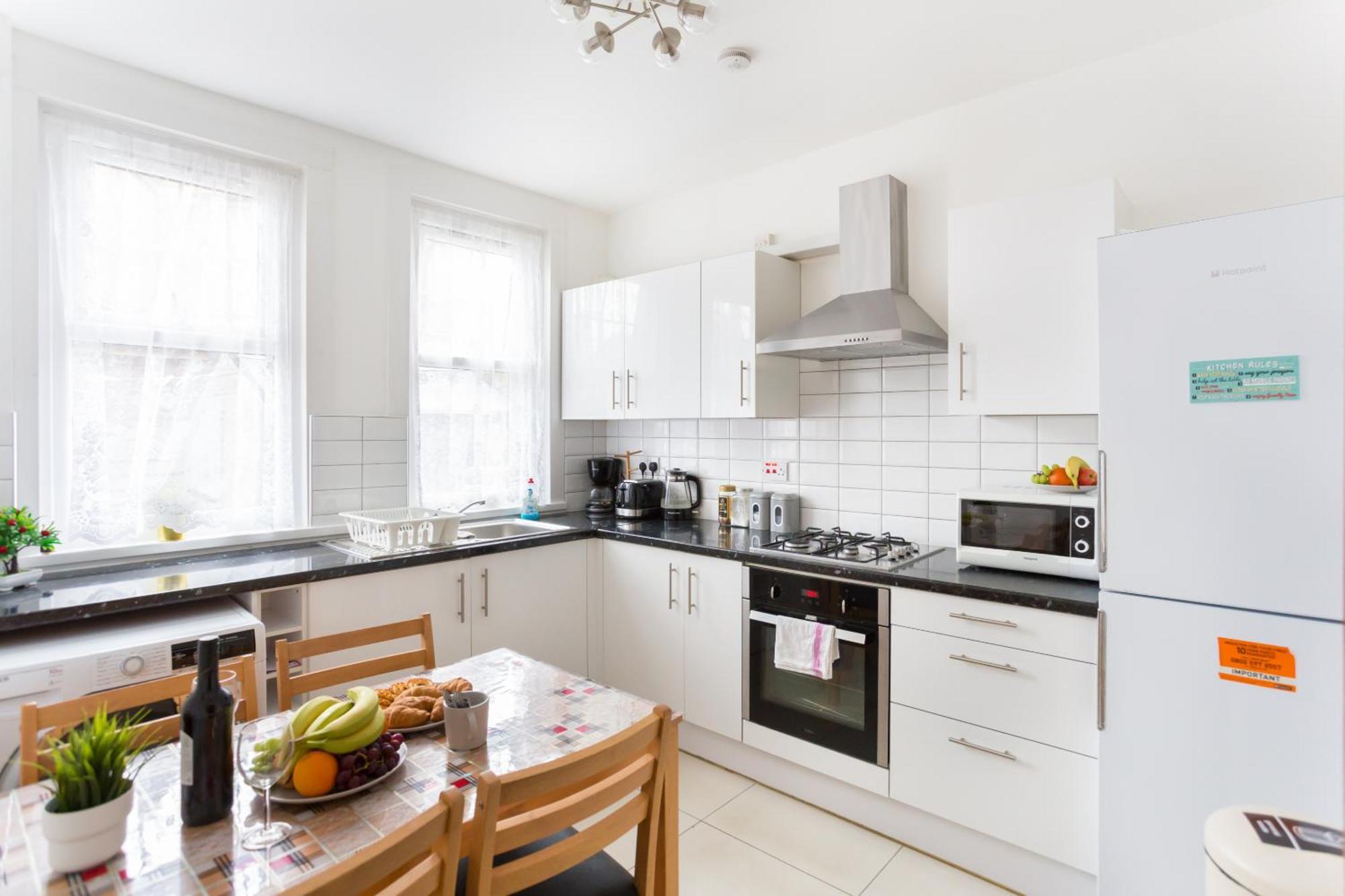 Wood Green Budget Rooms - Next To Mall & Metro Station - 10 Min To City Center Лондон Екстериор снимка