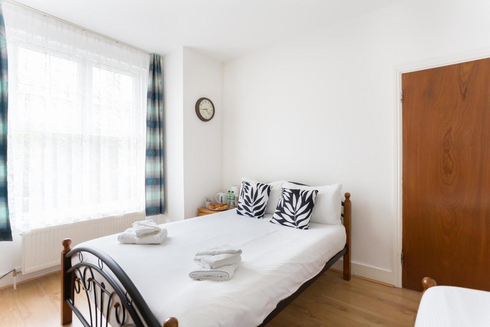 Wood Green Budget Rooms - Next To Mall & Metro Station - 10 Min To City Center Лондон Екстериор снимка