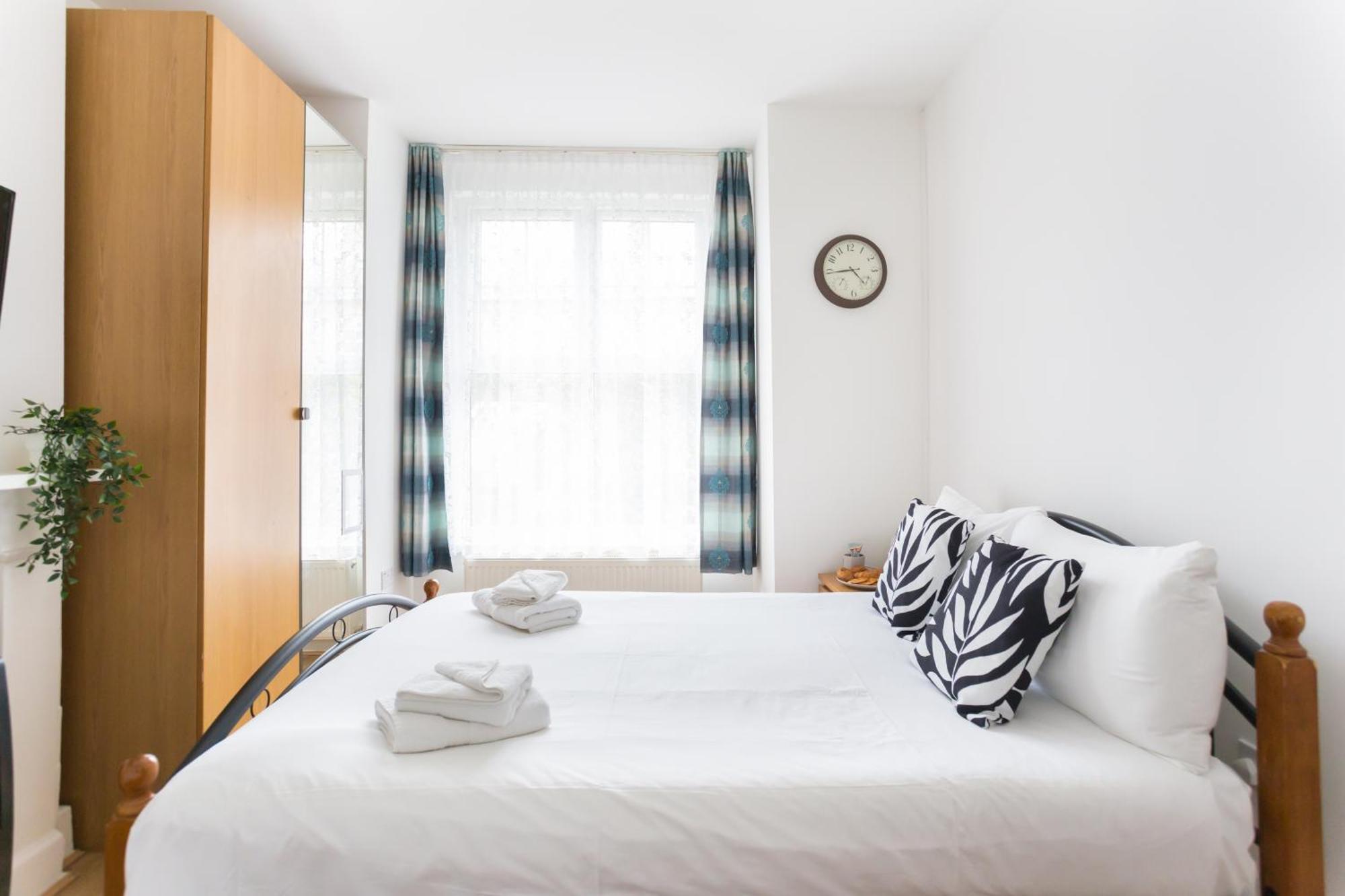 Wood Green Budget Rooms - Next To Mall & Metro Station - 10 Min To City Center Лондон Екстериор снимка