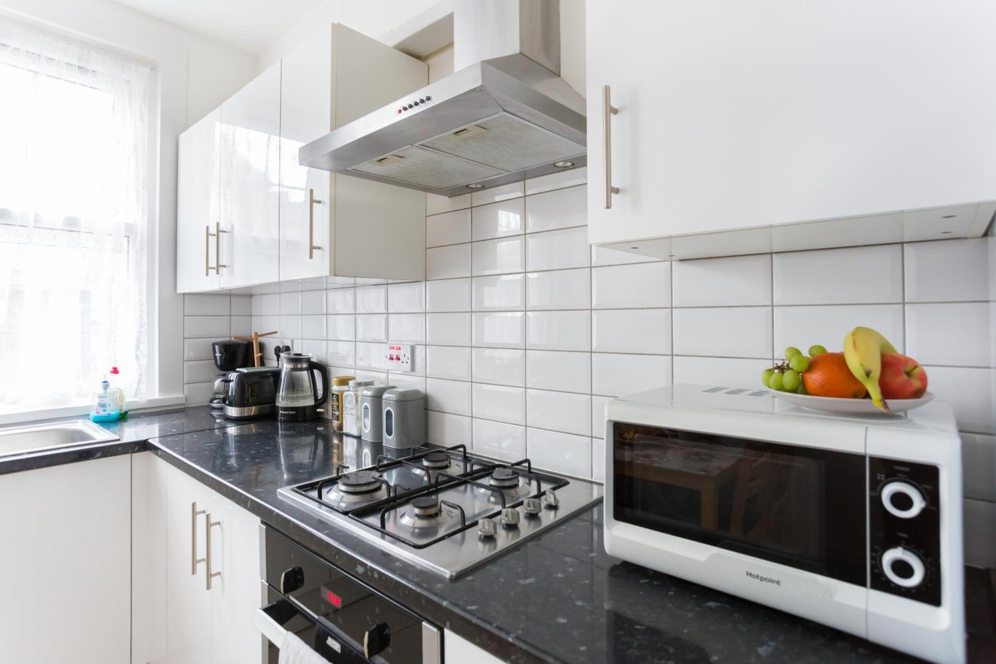 Wood Green Budget Rooms - Next To Mall & Metro Station - 10 Min To City Center Лондон Екстериор снимка