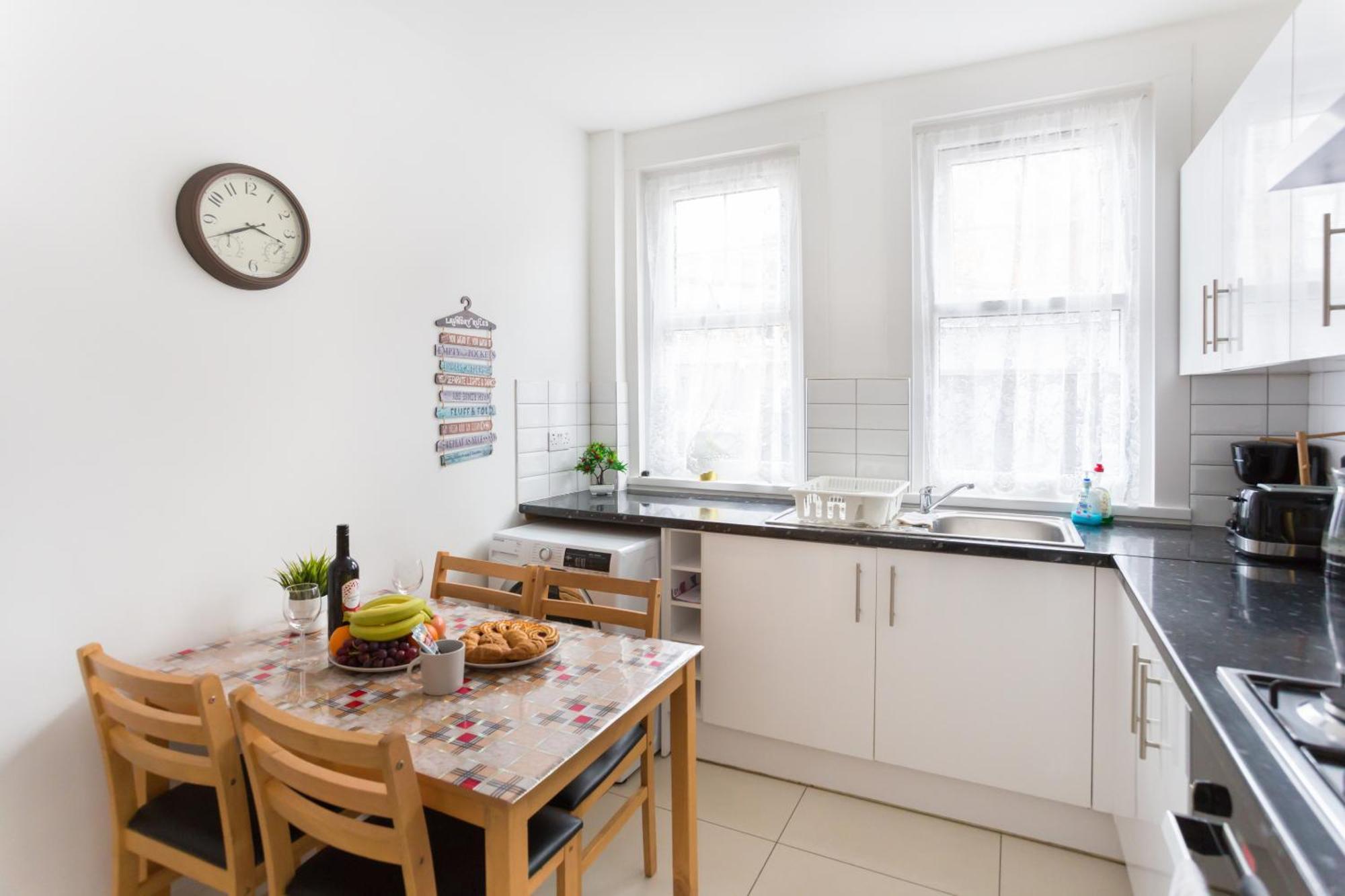 Wood Green Budget Rooms - Next To Mall & Metro Station - 10 Min To City Center Лондон Екстериор снимка
