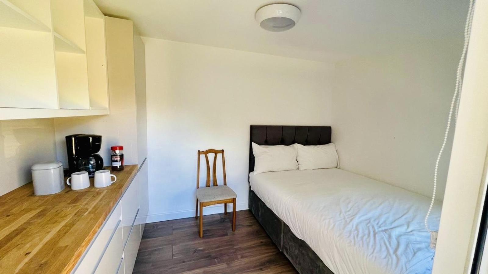 Wood Green Budget Rooms - Next To Mall & Metro Station - 10 Min To City Center Лондон Екстериор снимка