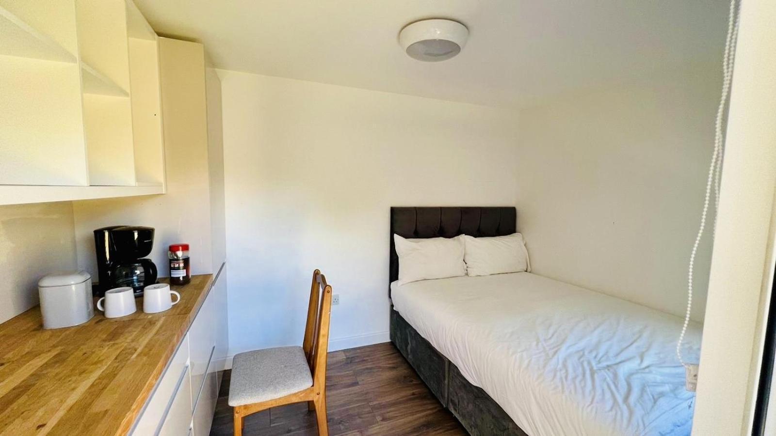 Wood Green Budget Rooms - Next To Mall & Metro Station - 10 Min To City Center Лондон Екстериор снимка