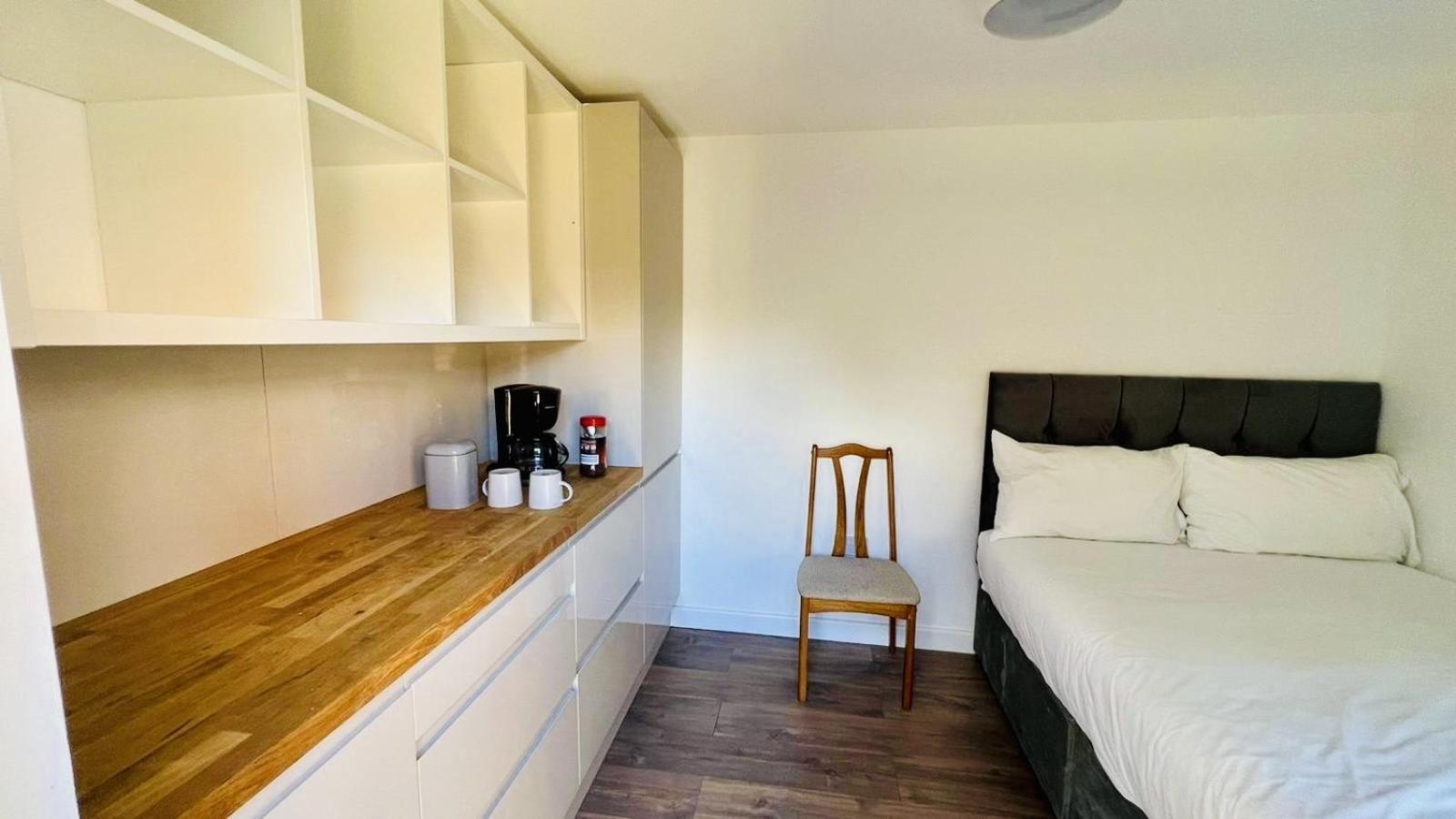 Wood Green Budget Rooms - Next To Mall & Metro Station - 10 Min To City Center Лондон Екстериор снимка