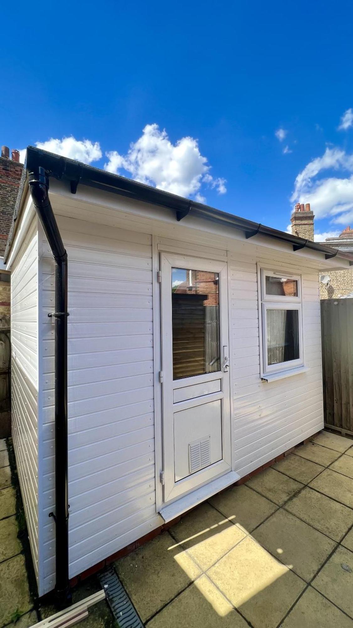 Wood Green Budget Rooms - Next To Mall & Metro Station - 10 Min To City Center Лондон Екстериор снимка